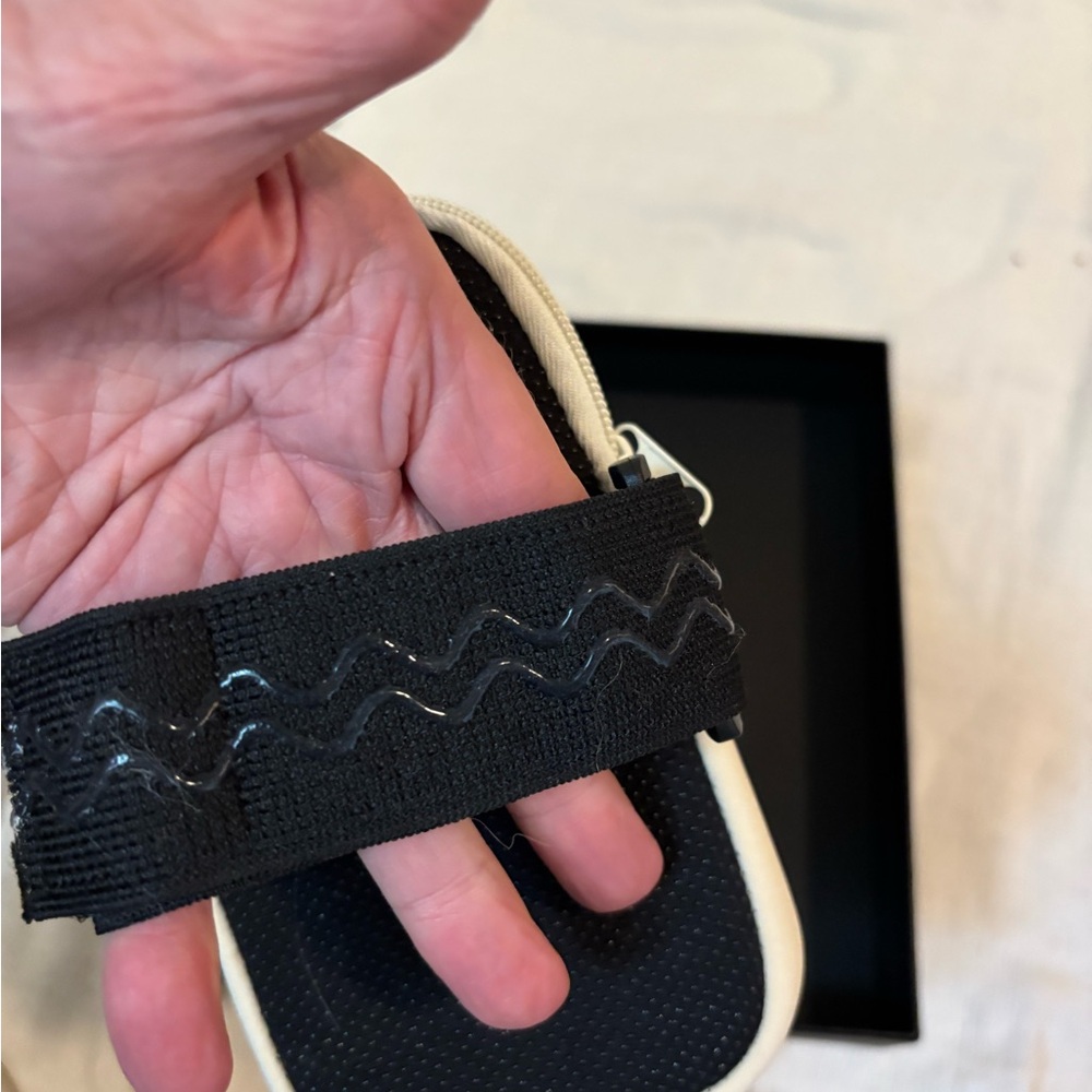 ❤️Cream Pouch with Black Strap - Picture 2 of 4